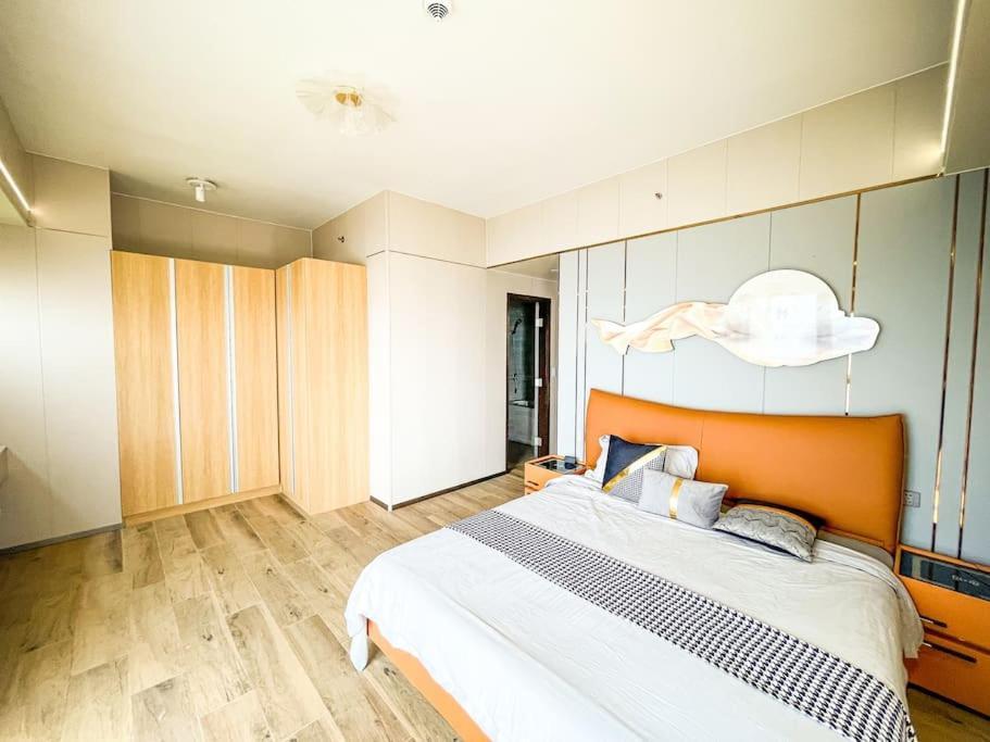 Luxury 1br Beside Okada Apartment