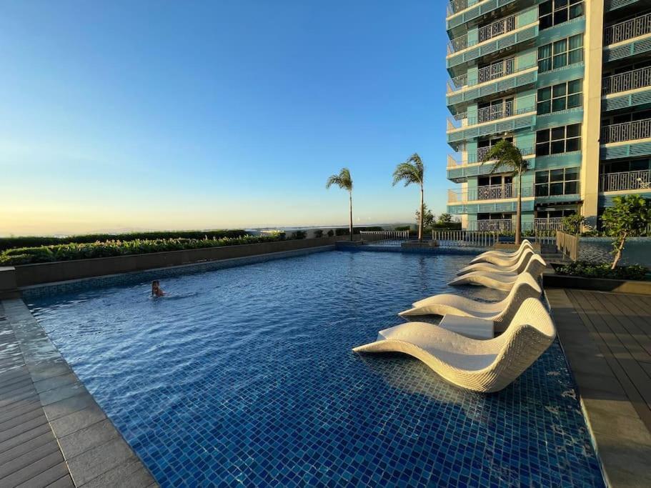 Luxury 1br Beside Okada Apartment Manila