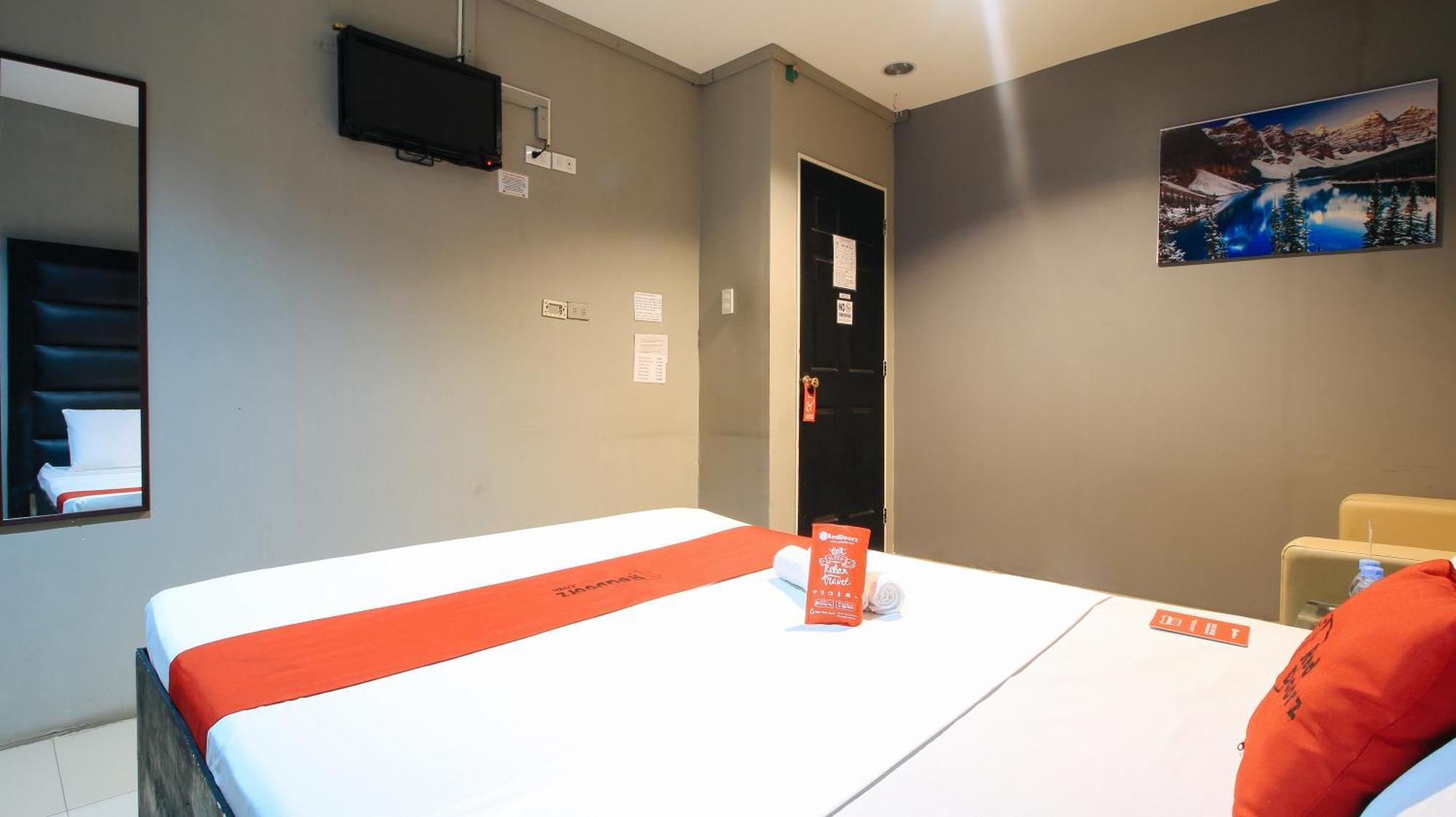 Reddoorz @ P Florentino Street Sampaloc