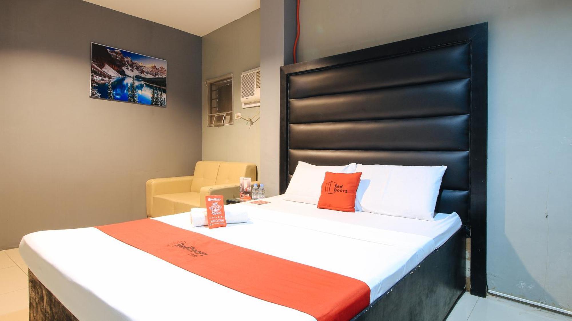 Hotel Reddoorz @ P Florentino Street Sampaloc 2*