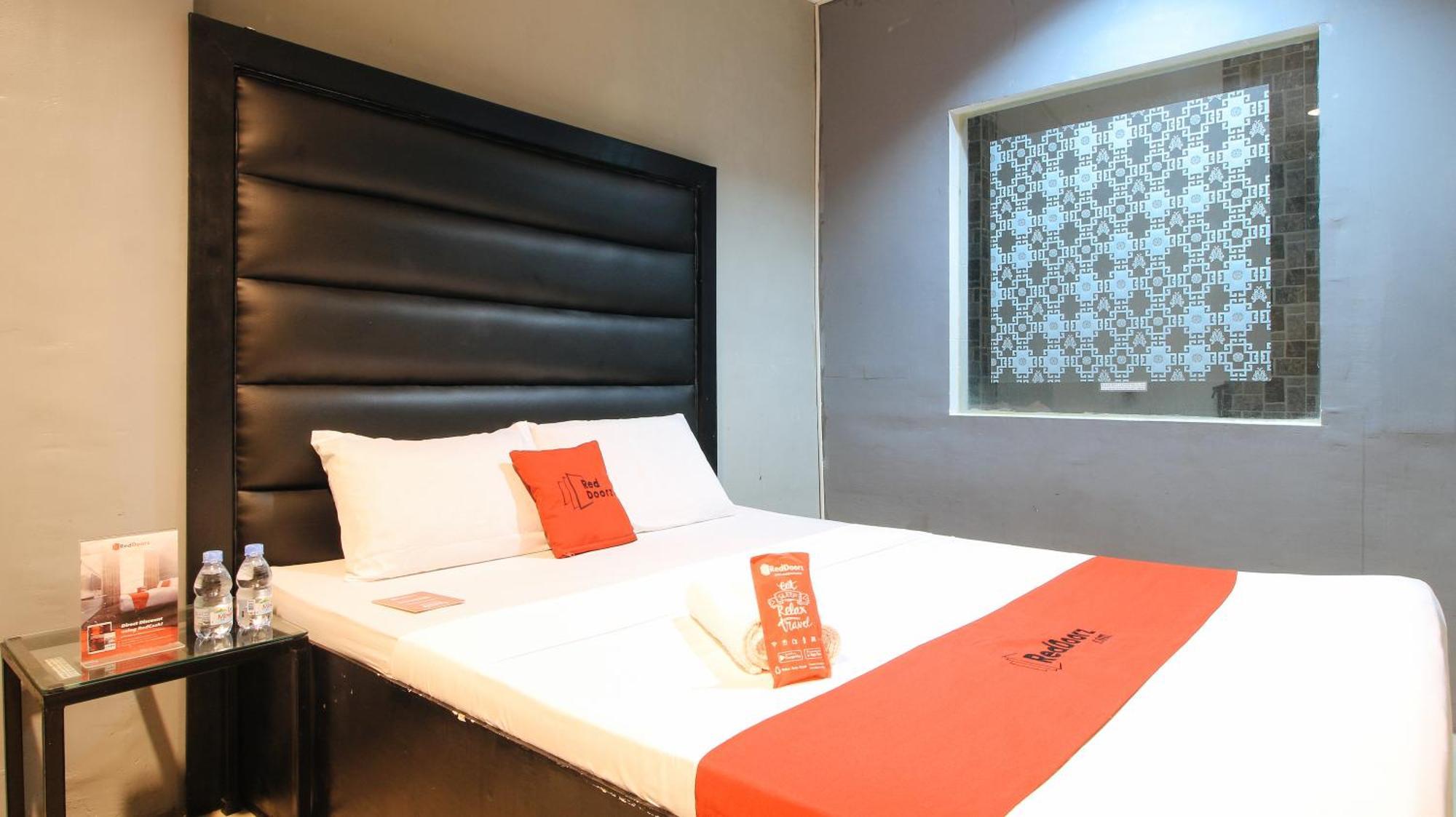 Reddoorz @ P Florentino Street Sampaloc Hotel Manila