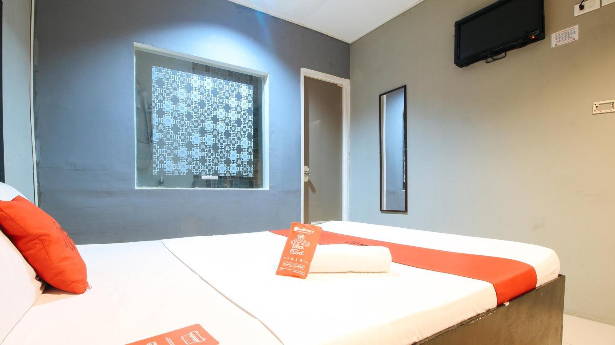 Reddoorz @ P Florentino Street Sampaloc Hotel 2*