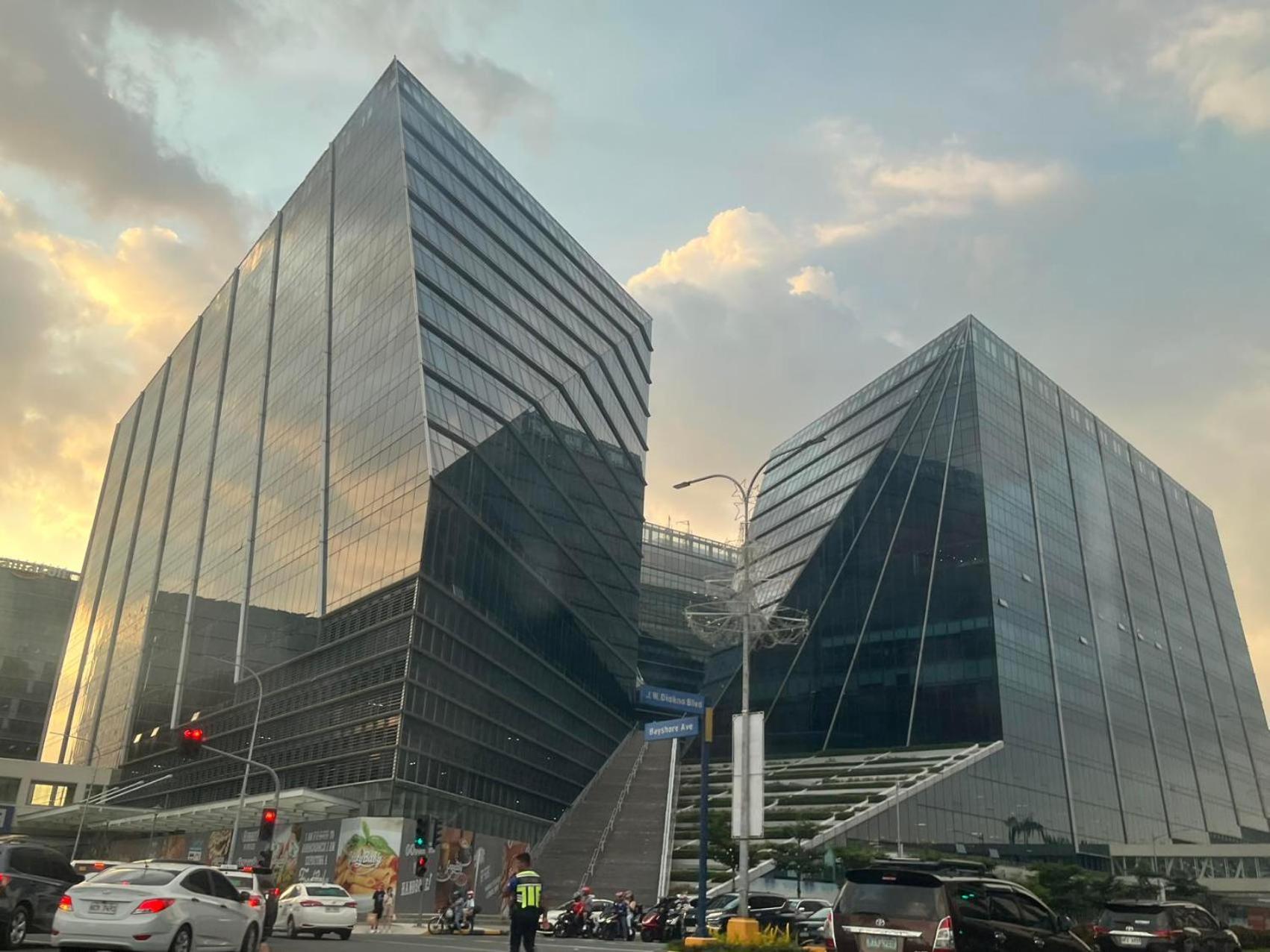 Apartment Near Moa Good For Sleeping With Bayview,sofa And Wifi 3146 *