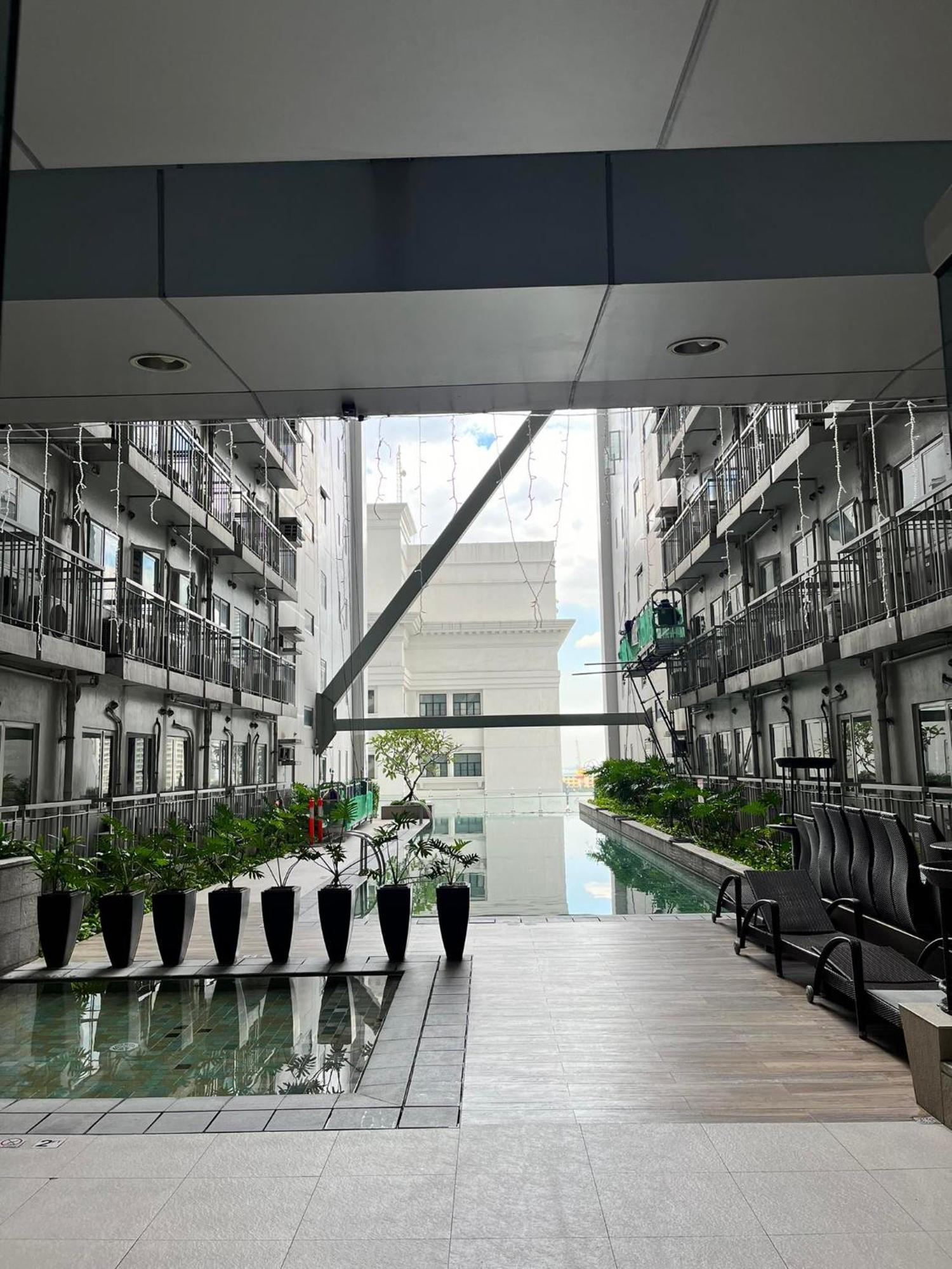 Unit In Green Residences Taft Next To De La Salle University *