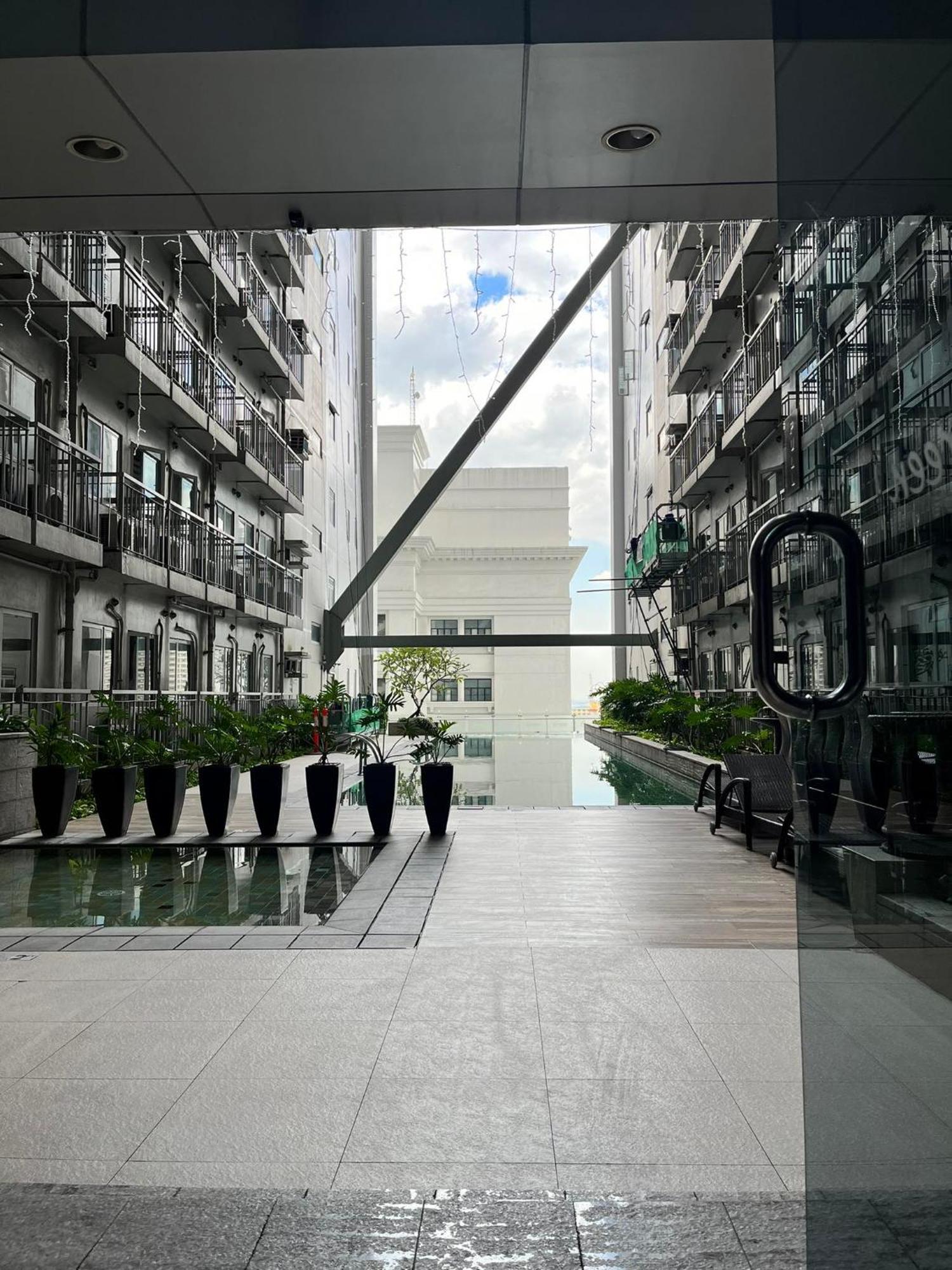 Apartment Unit In Green Residences Taft Next To De La Salle University *