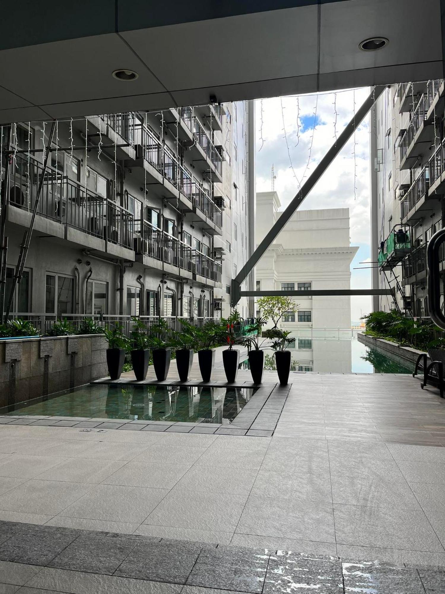 Apartment Unit In Green Residences Taft Next To De La Salle University