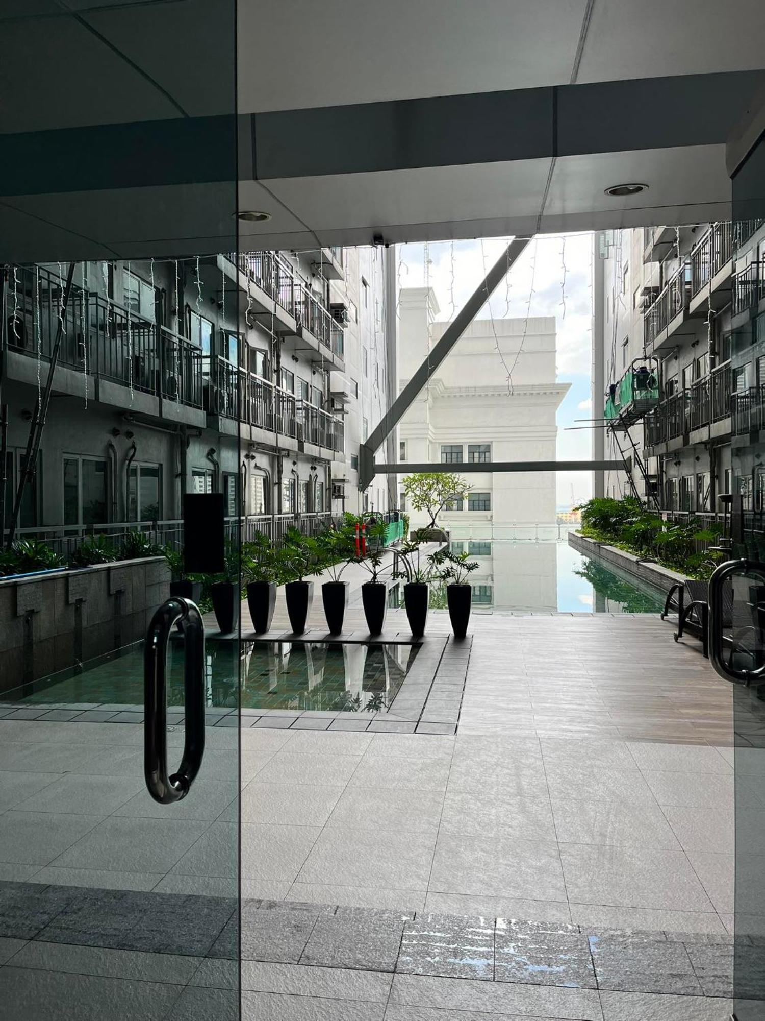 Apartment Unit In Green Residences Taft Next To De La Salle University *