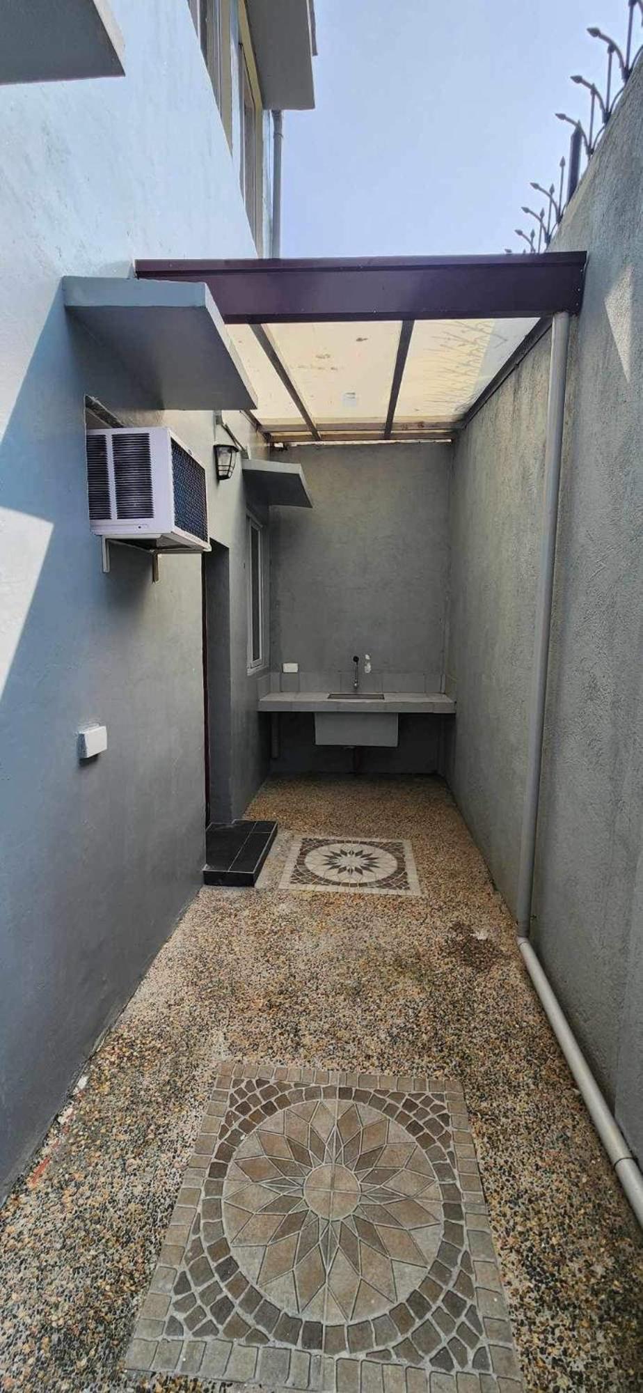 Kuya And Kambals 2 Bedroom 2 Bath Apartment Manila