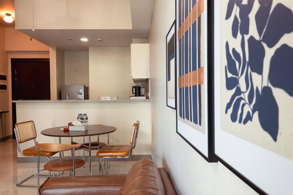 Apartment Parksuites Bgc - Spacious 2 Bedroom Manila
