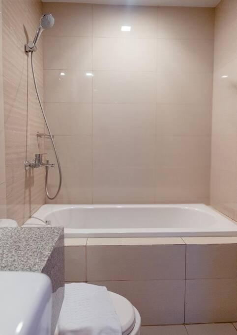Parksuites Bgc - Spacious 2 Bedroom Apartment