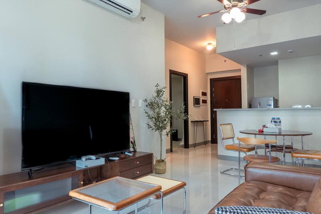 Parksuites Bgc - Spacious 2 Bedroom *