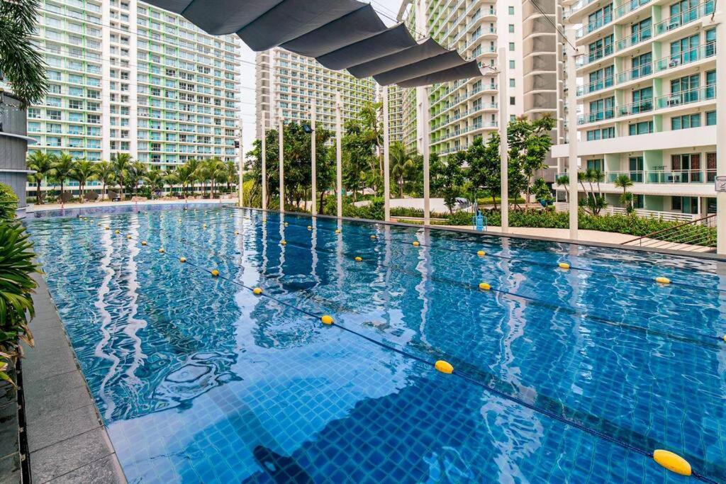 Gabila Staycation At Azure Apartment *