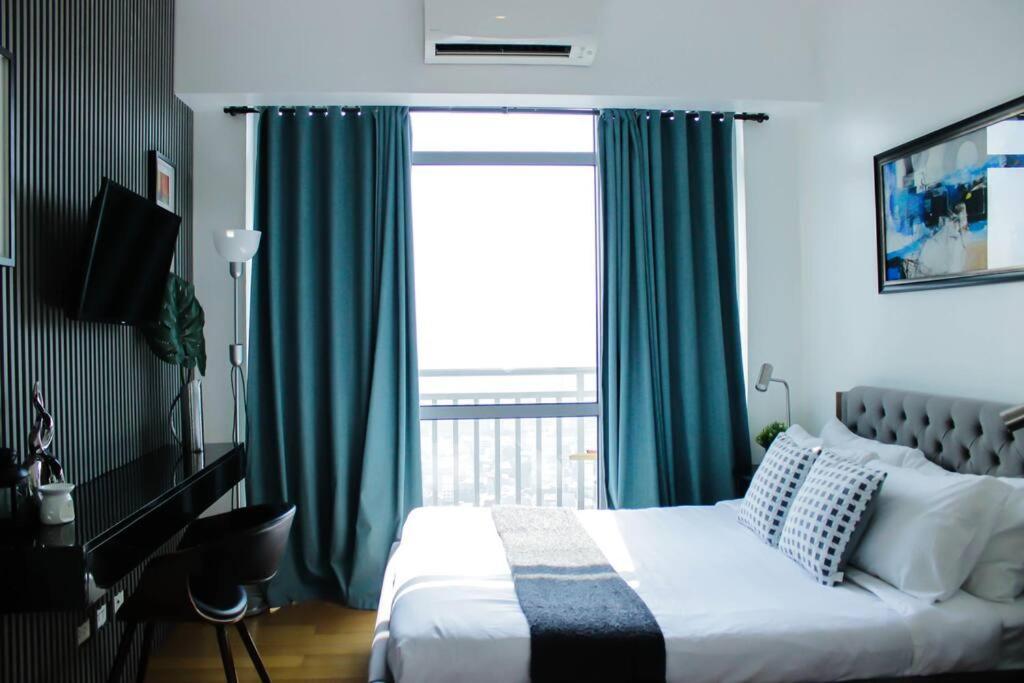 Apartment Vibrant Skyline Views 1br