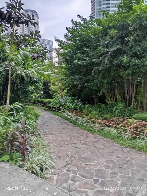 Vibrant Skyline Views 1br * Manila
