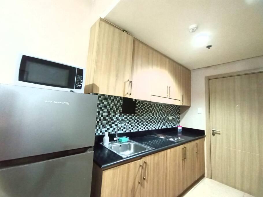 1 Bedroom With Balcony Near Moa * Manila
