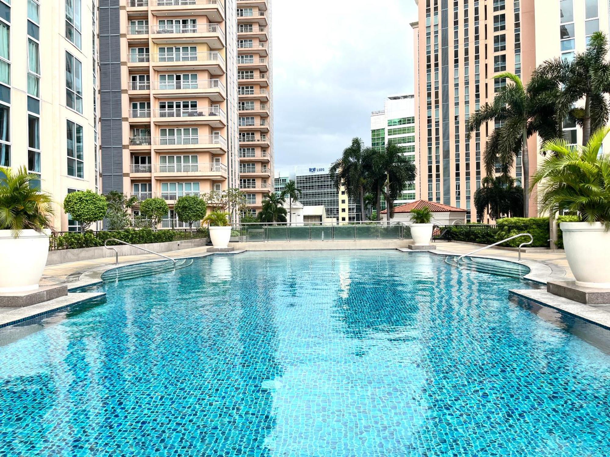 Apartment Venice Bgc Luxury - Balcony, Pool, Wi-fi *