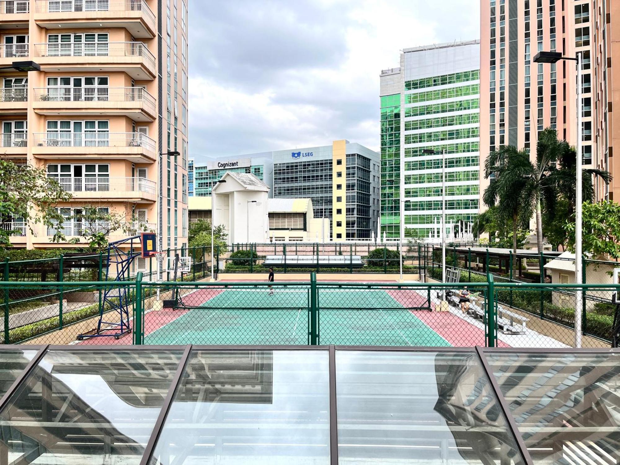 Venice Bgc Luxury - Balcony, Pool, Wi-fi Apartment *