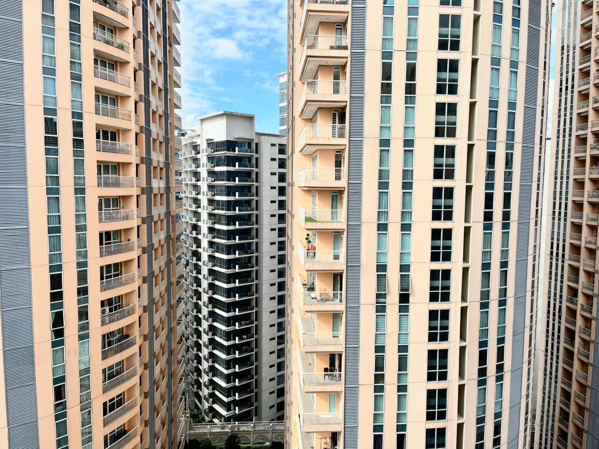 Apartment Venice Bgc Luxury - Balcony, Pool, Wi-fi Manila