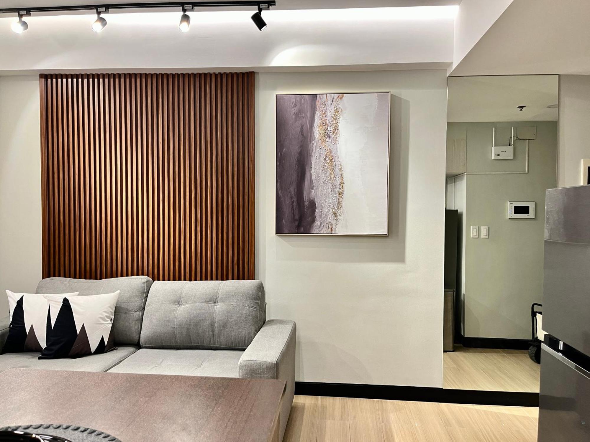 Venice Bgc Luxury - Balcony, Pool, Wi-fi Apartment *