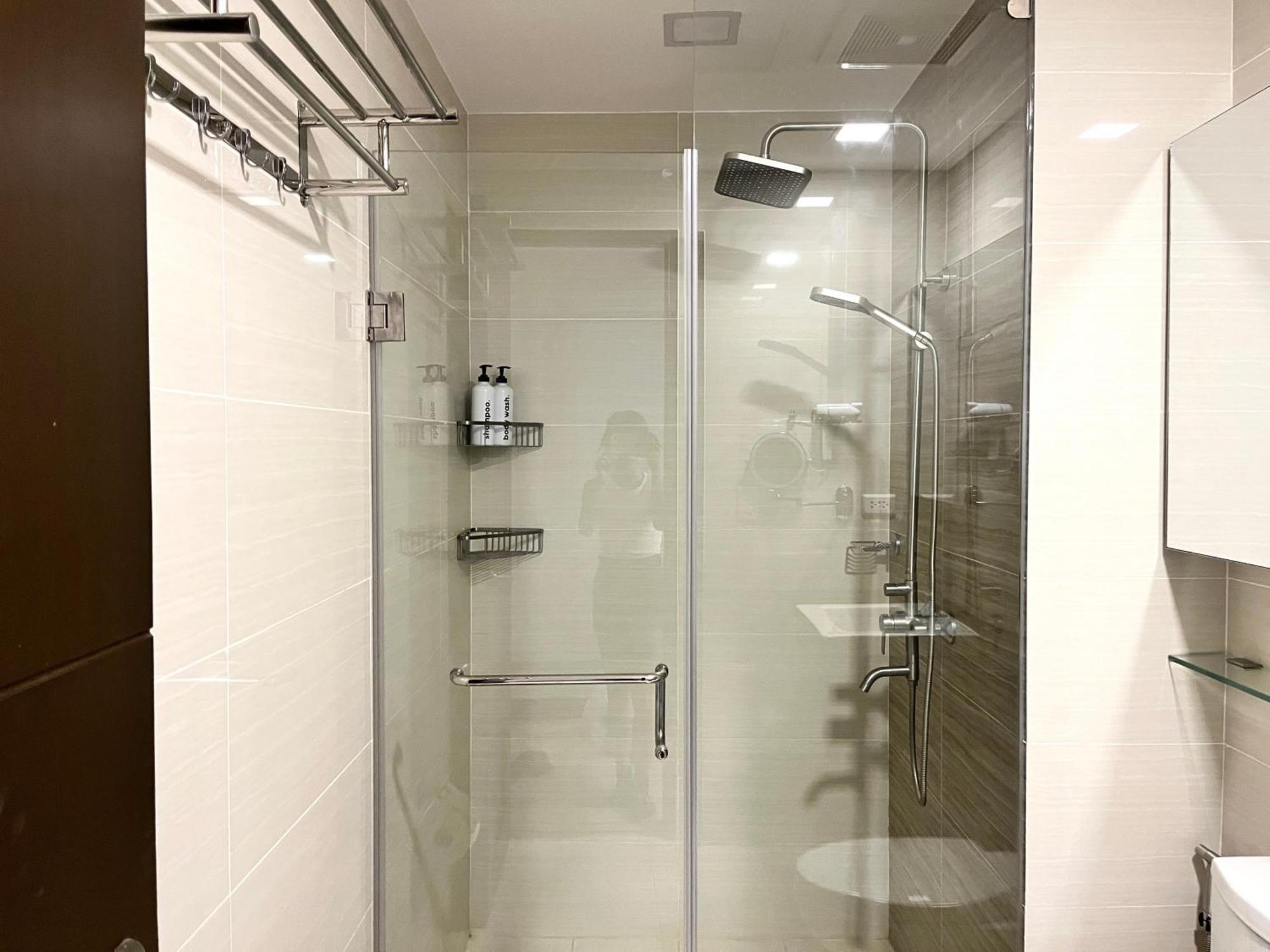 Venice Bgc Luxury - Balcony, Pool, Wi-fi Apartment