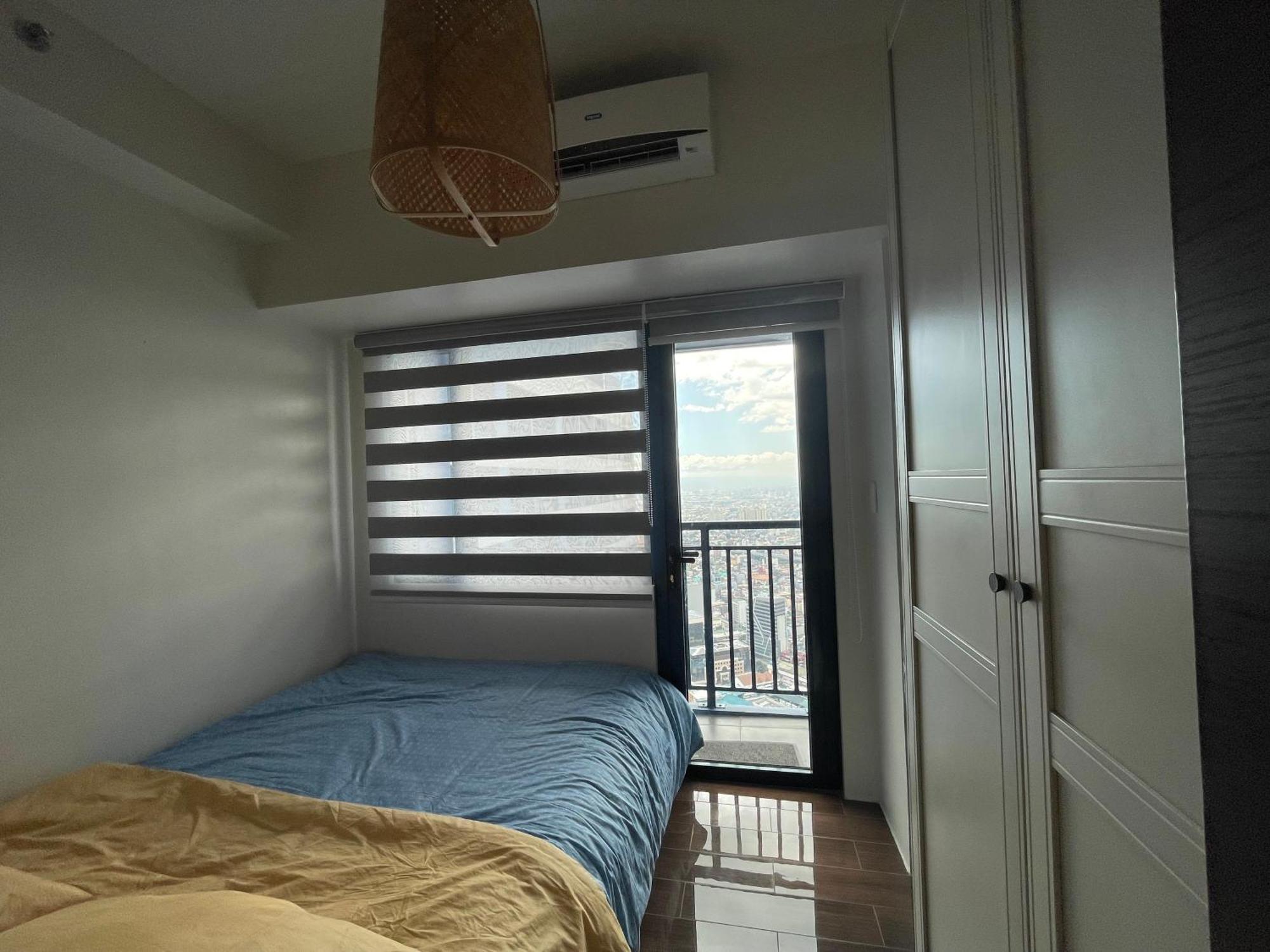 Stylish With A View In Makati Apartment
