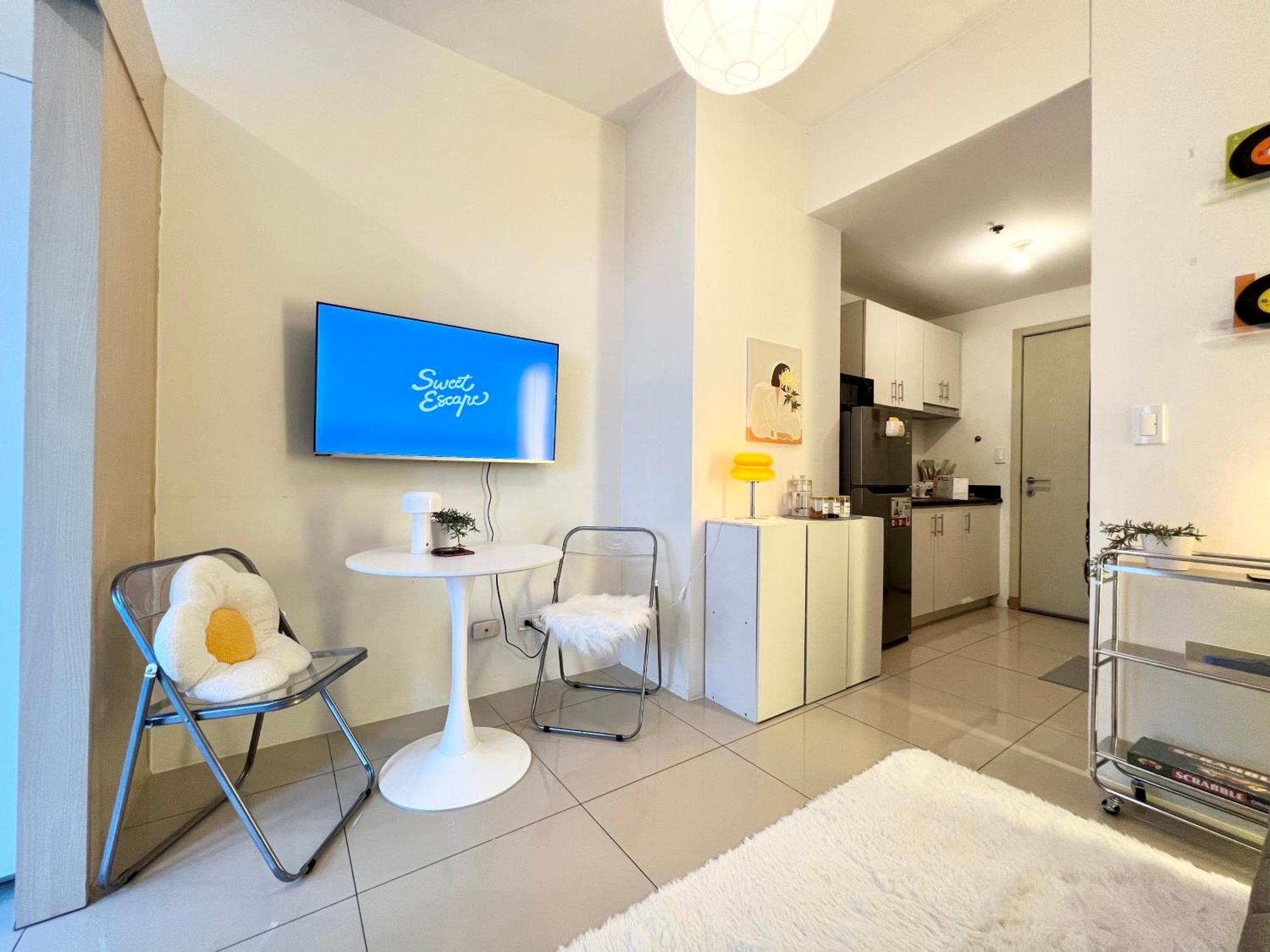 Fun Pop-art Inspired Makati Apartment Manila