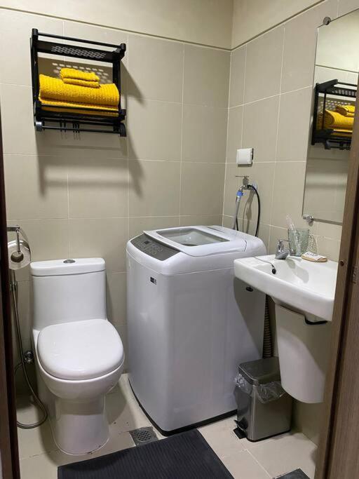 1 Bedroom With Balcony Near Mall Of *