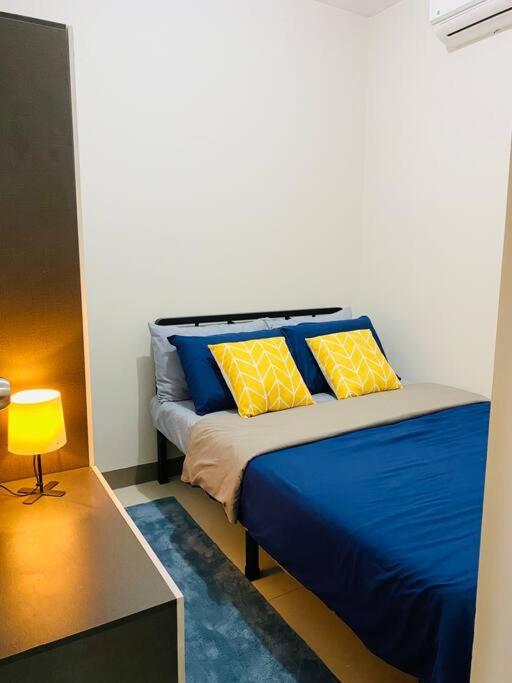 1 Bedroom With Balcony Near Mall Of