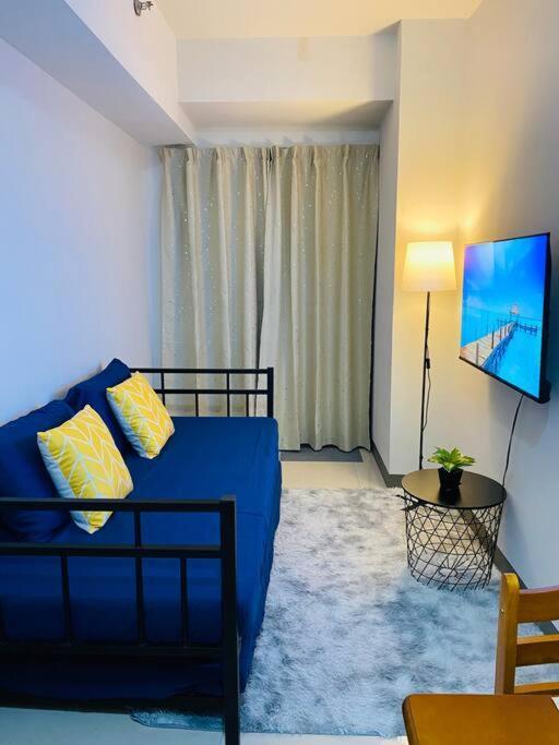 1 Bedroom With Balcony Near Mall Of *
