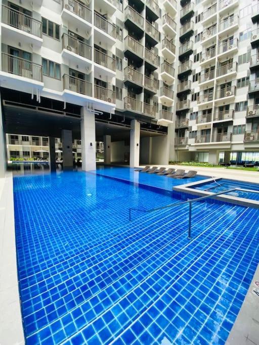 1 Bedroom With Balcony Near Mall Of Apartment *