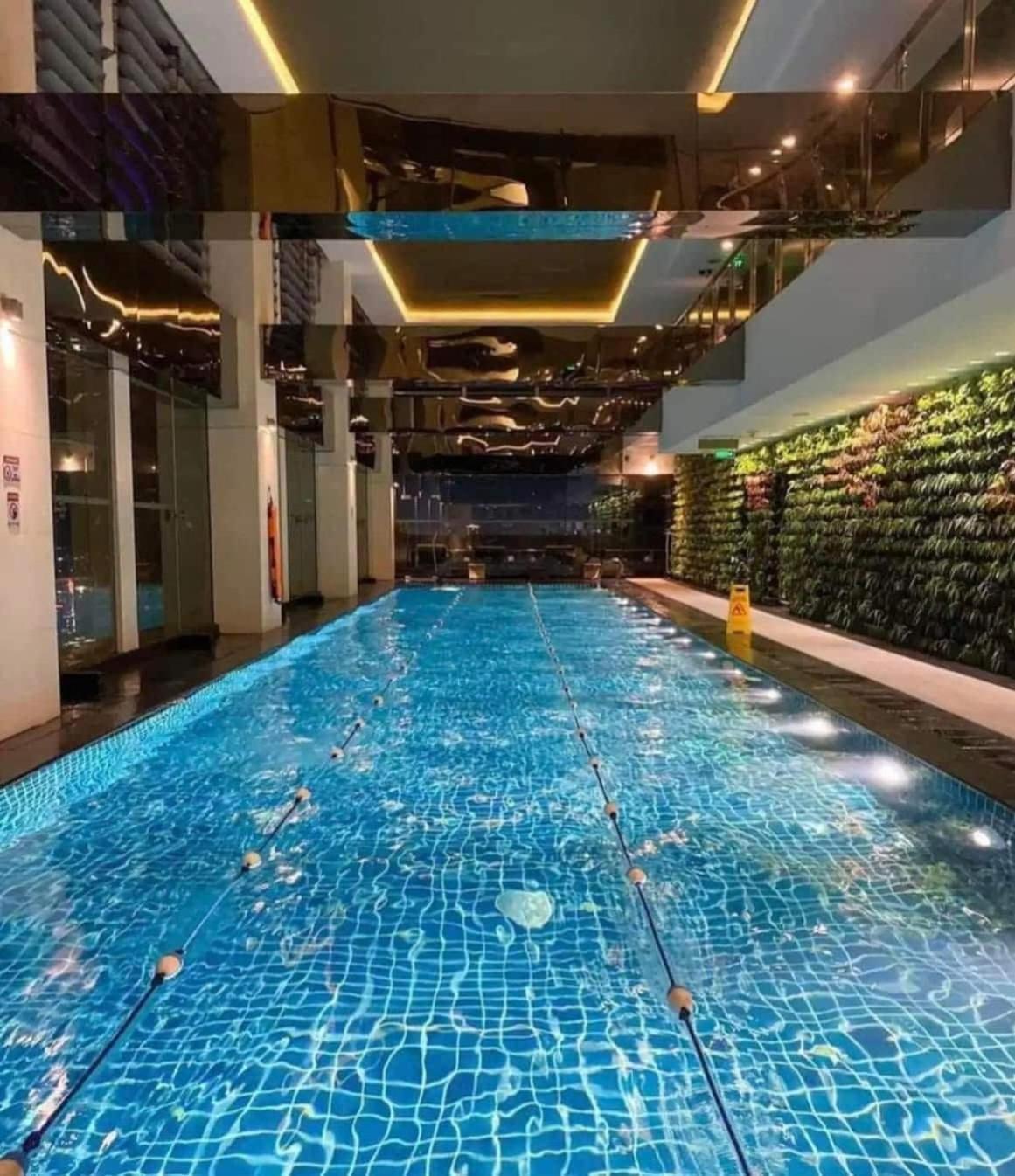 Prime Location Walk To Nightlife! The Gramercy Apartment