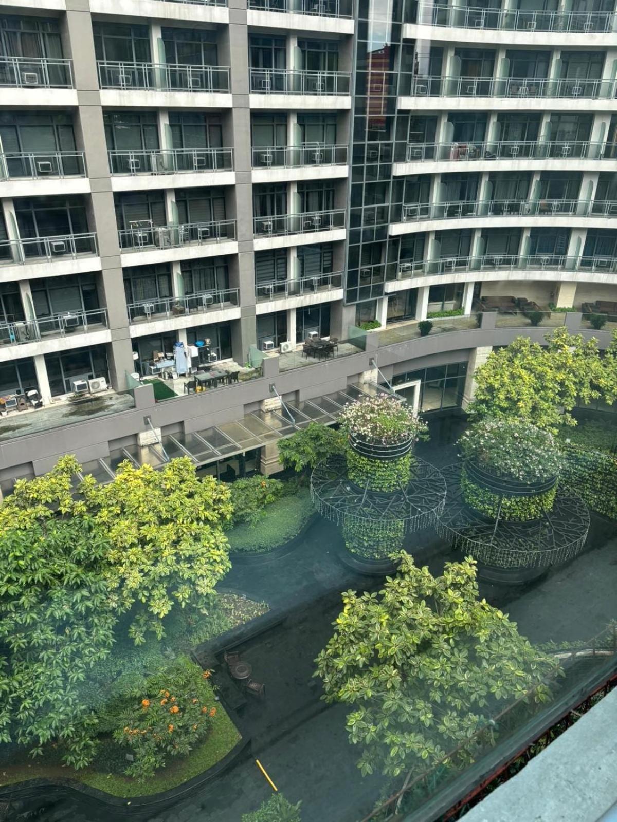 Prime Location Walk To Nightlife! The Gramercy Apartment Manila