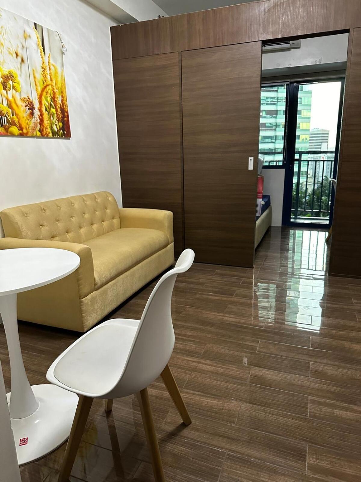 Apartment 1br Balcony View At Air Residences, Ayala Makati