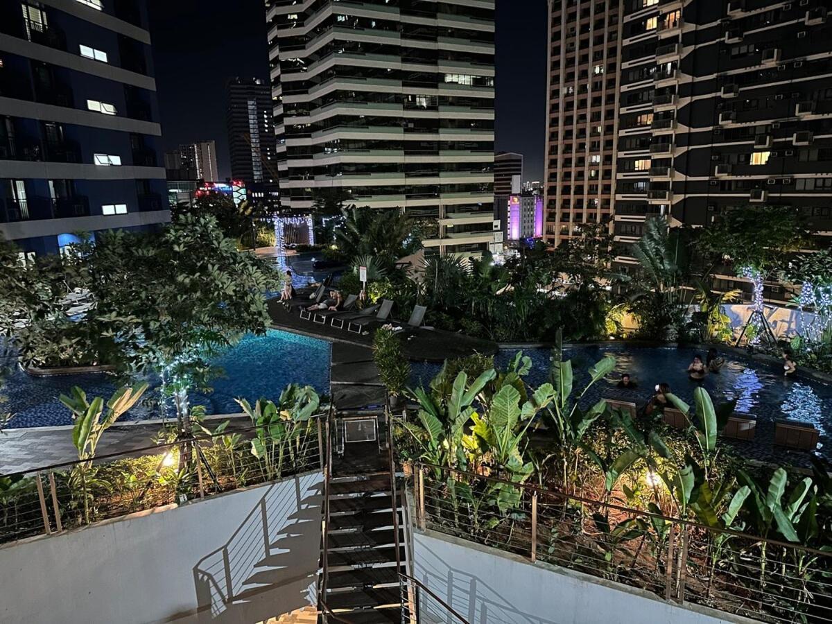 Apartment 1br Balcony View At Air Residences, Ayala Makati