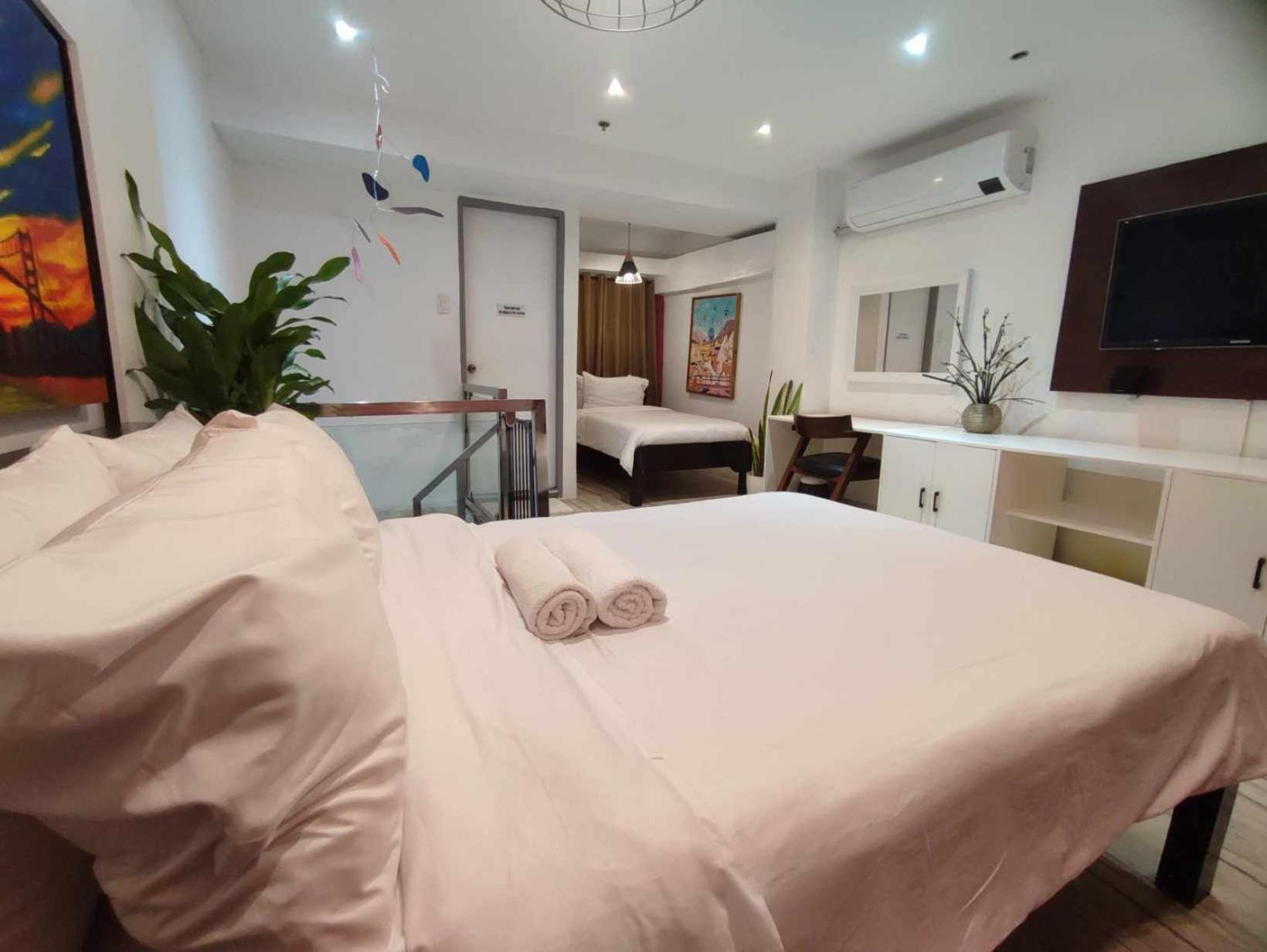 L1 Staycation In Bonifacio Global