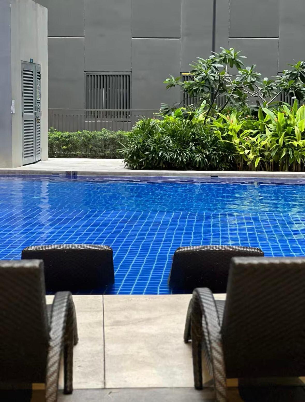 In Moa Near Picc With Pool View Balcony * Manila