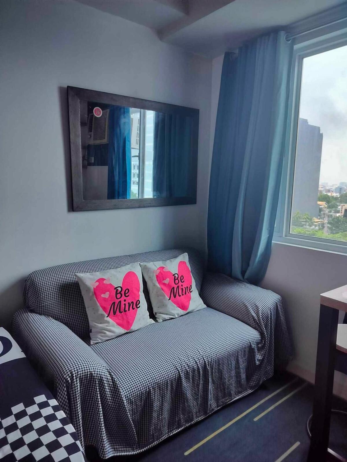 5th Floor Type Unit With Street View Apartment