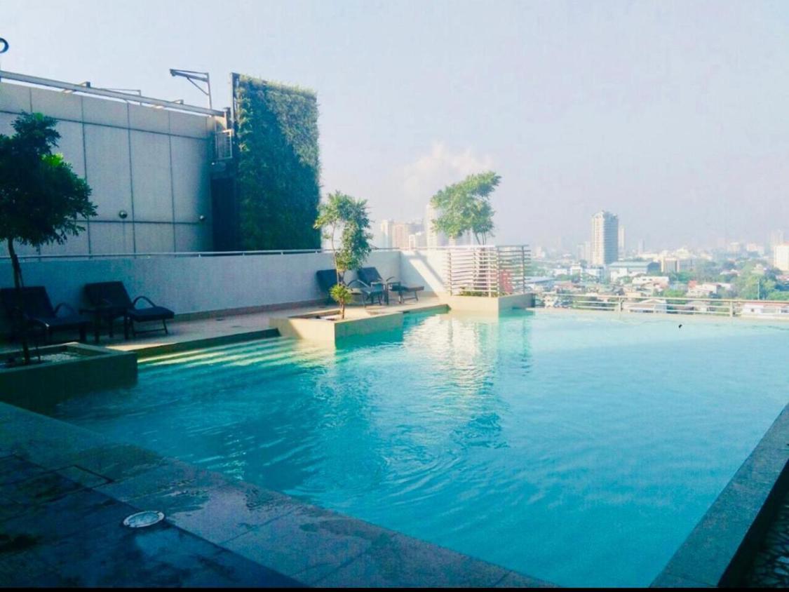 Pent House For Your Staycation Apartment