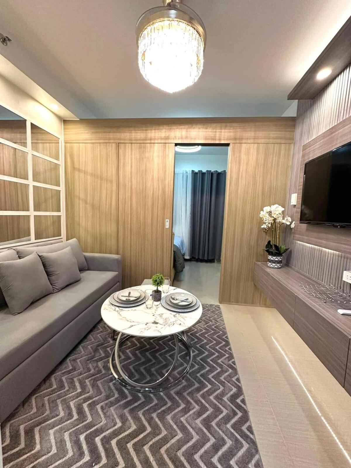 Shore 2 Residences, 1br Balcony - Pool View