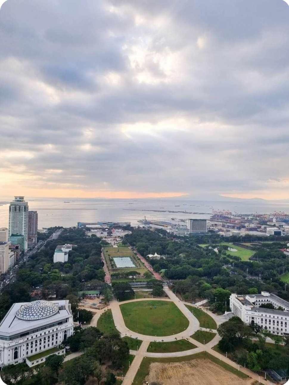 Elegant & Spacious Two-Bedroom Condo At Torre De Manila Condo With Breathtaking Views, Perfect For Relaxation & Comfort *