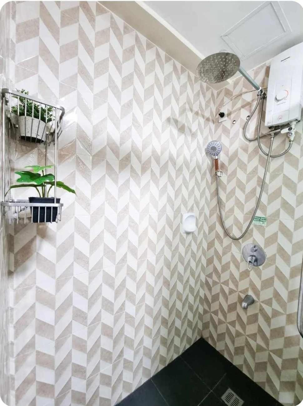 Elegant & Spacious Two-Bedroom Condo At Torre De Manila Condo With Breathtaking Views, Perfect For Relaxation & Comfort