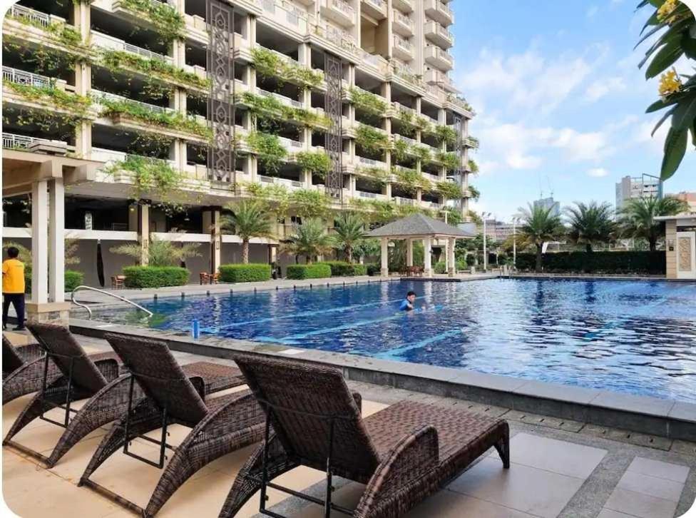 Elegant & Spacious Two-Bedroom Condo At Torre De Manila Condo With Breathtaking Views, Perfect For Relaxation & Comfort Apartamento