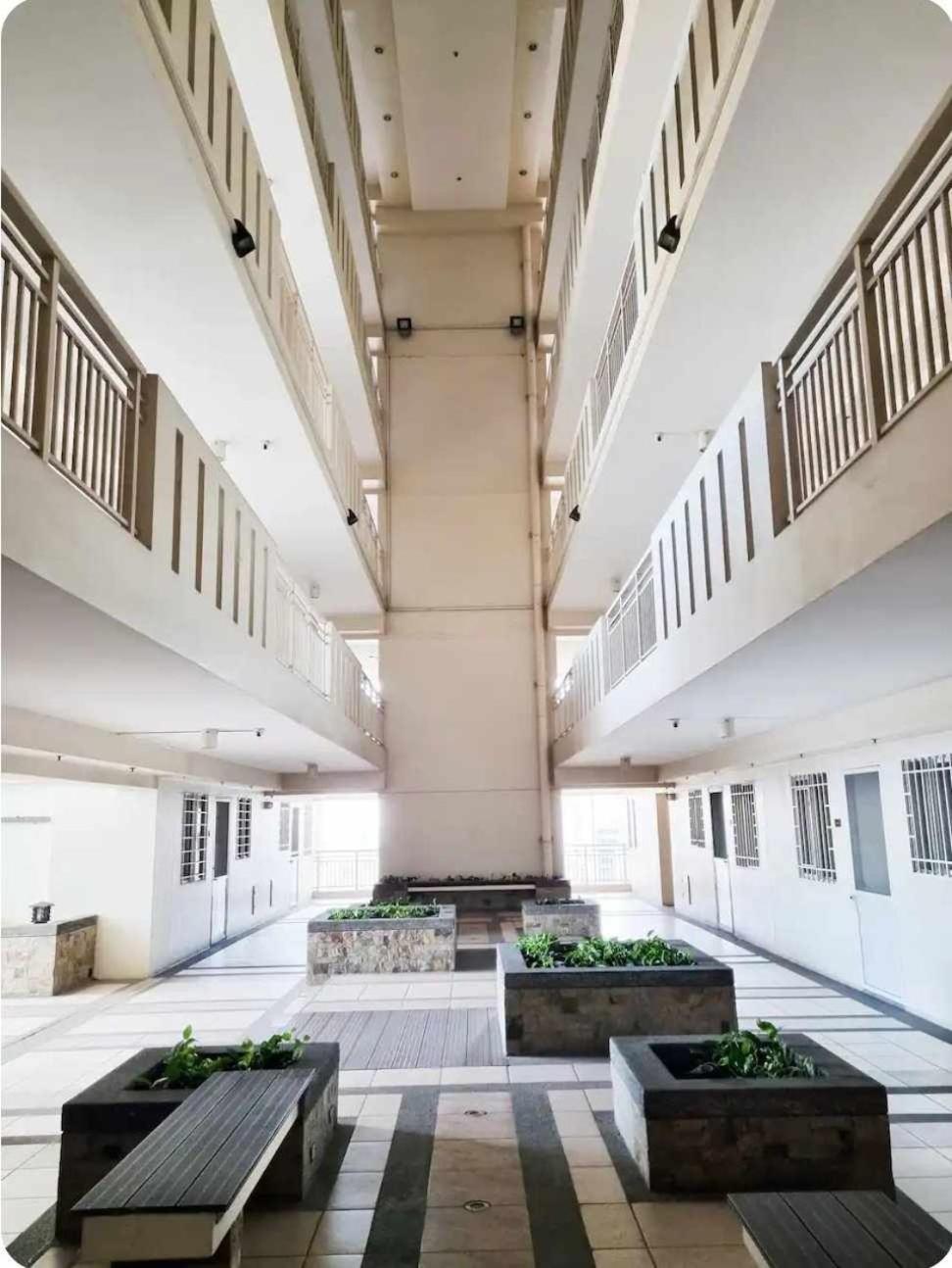Apartamento Elegant & Spacious Two-Bedroom Condo At Torre De Manila Condo With Breathtaking Views, Perfect For Relaxation & Comfort *