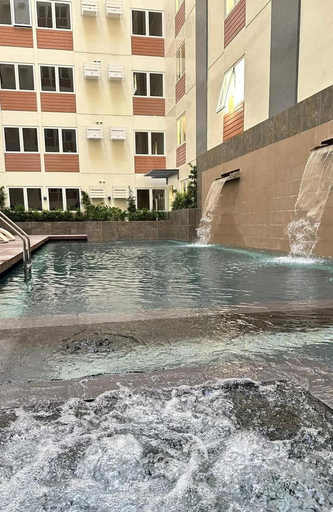 Avas * Manila