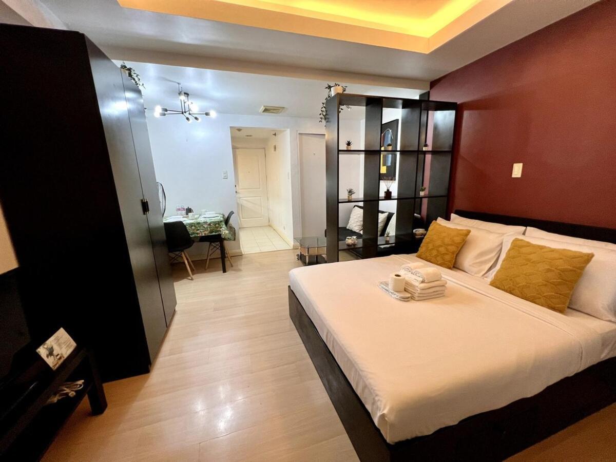 Newly Renovated Greenbelt With Balcony Parkview Manila