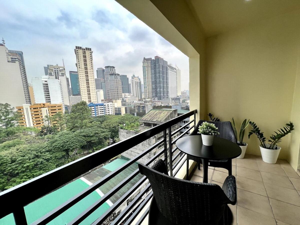 Newly Renovated Greenbelt With Balcony Parkview Apartment