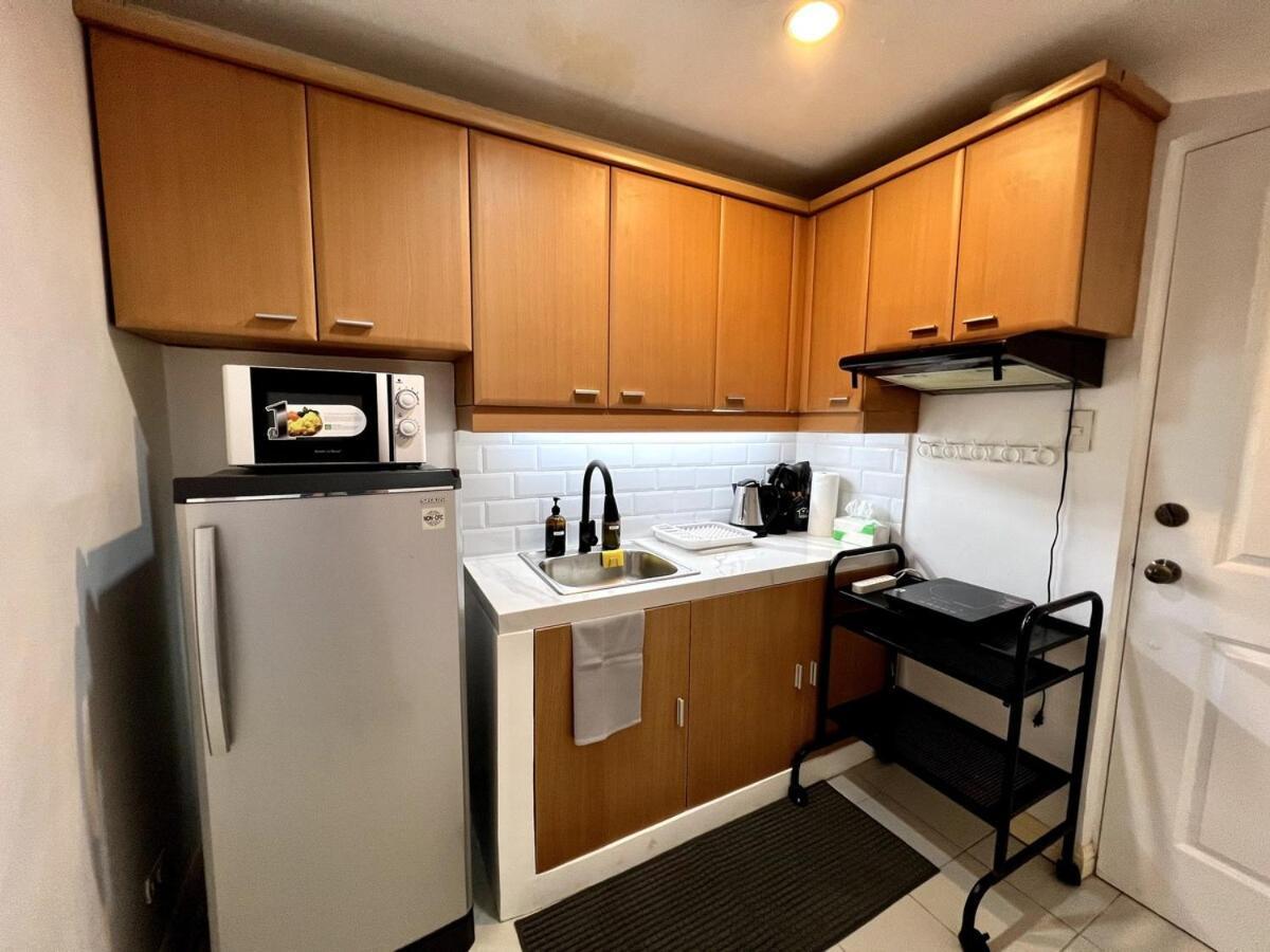 Newly Renovated Greenbelt With Balcony Parkview * Manila