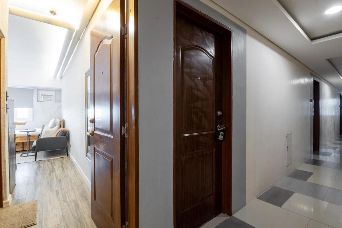 In Makati Near Airport And Free Parking! Apartment