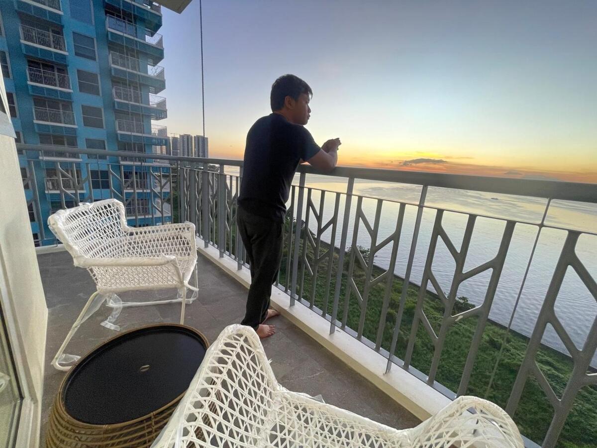Modern 2br Beside Okada With Sunset View *