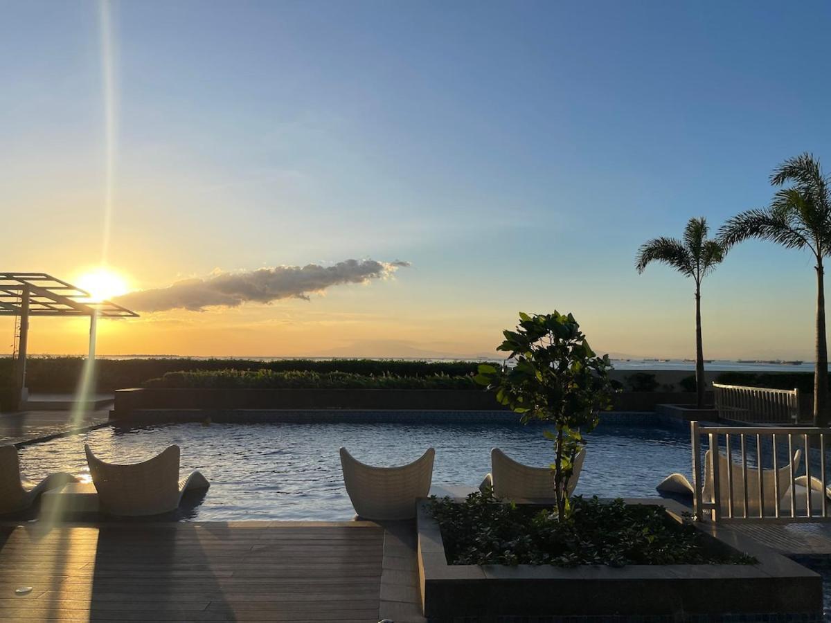 Modern 2br Beside Okada With Sunset View Apartment